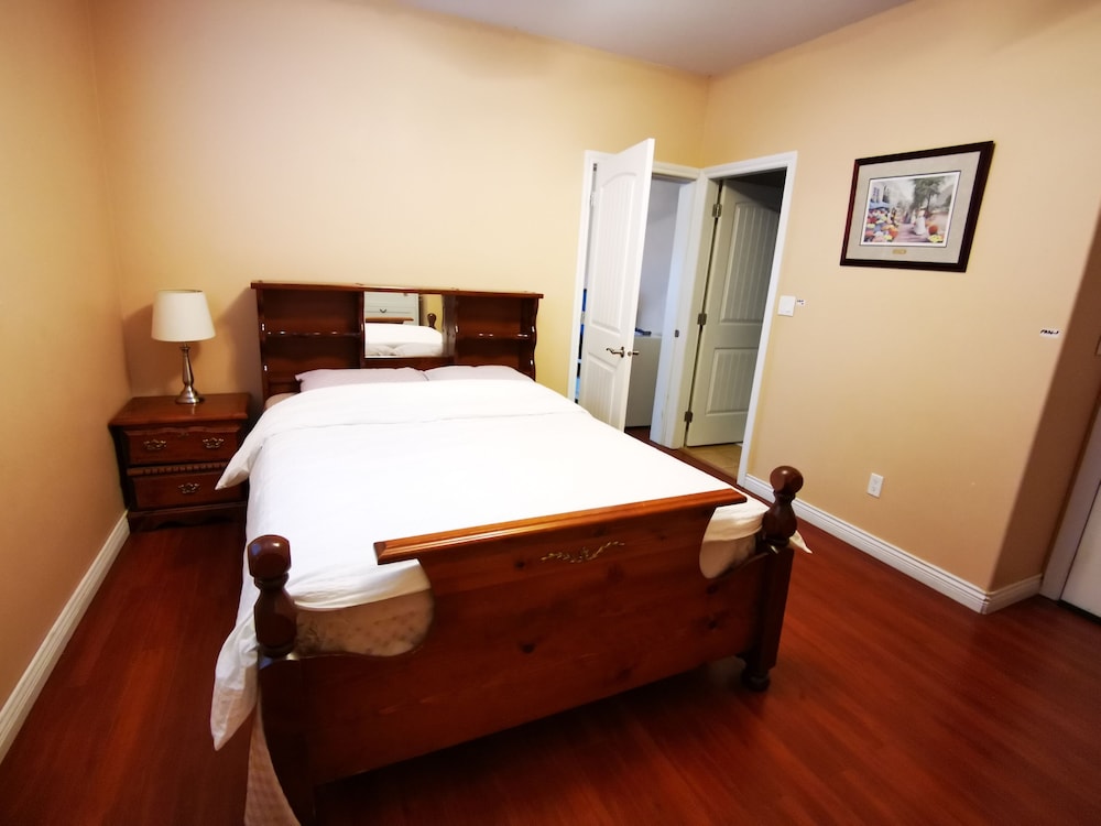 Surrey Vacations - Family Suite - Property Image 5