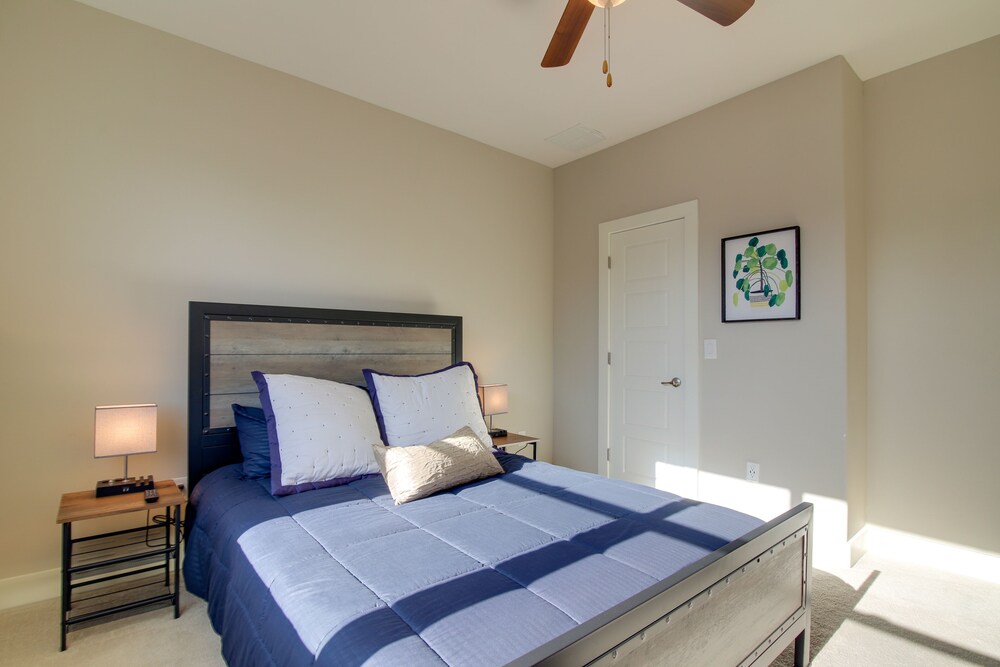 Modern Lago Vista Home w/ Pool & Lake Access! view 3