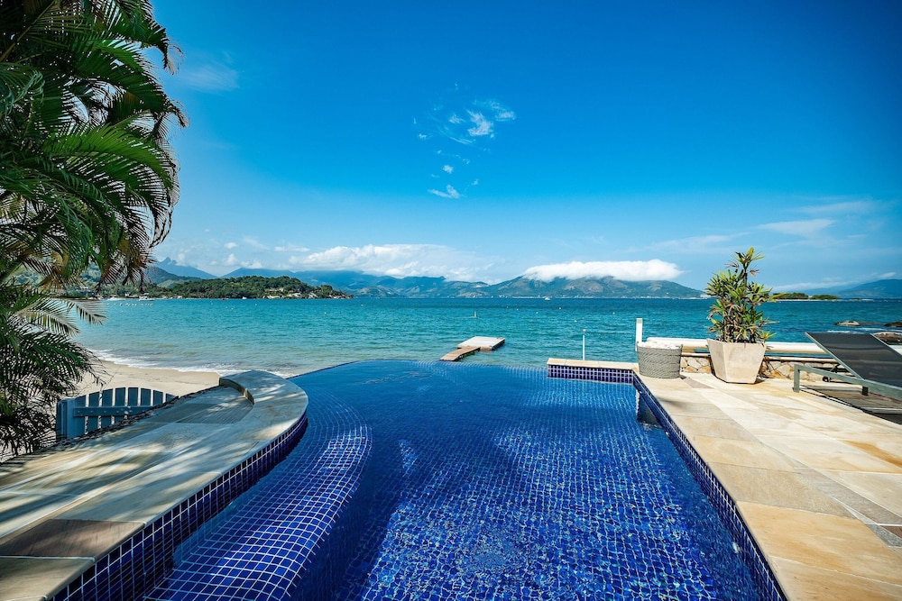 Angra - Mombaça | Mansão Espetacular Beira-Mar, 7 Suites - por Casapē Rio