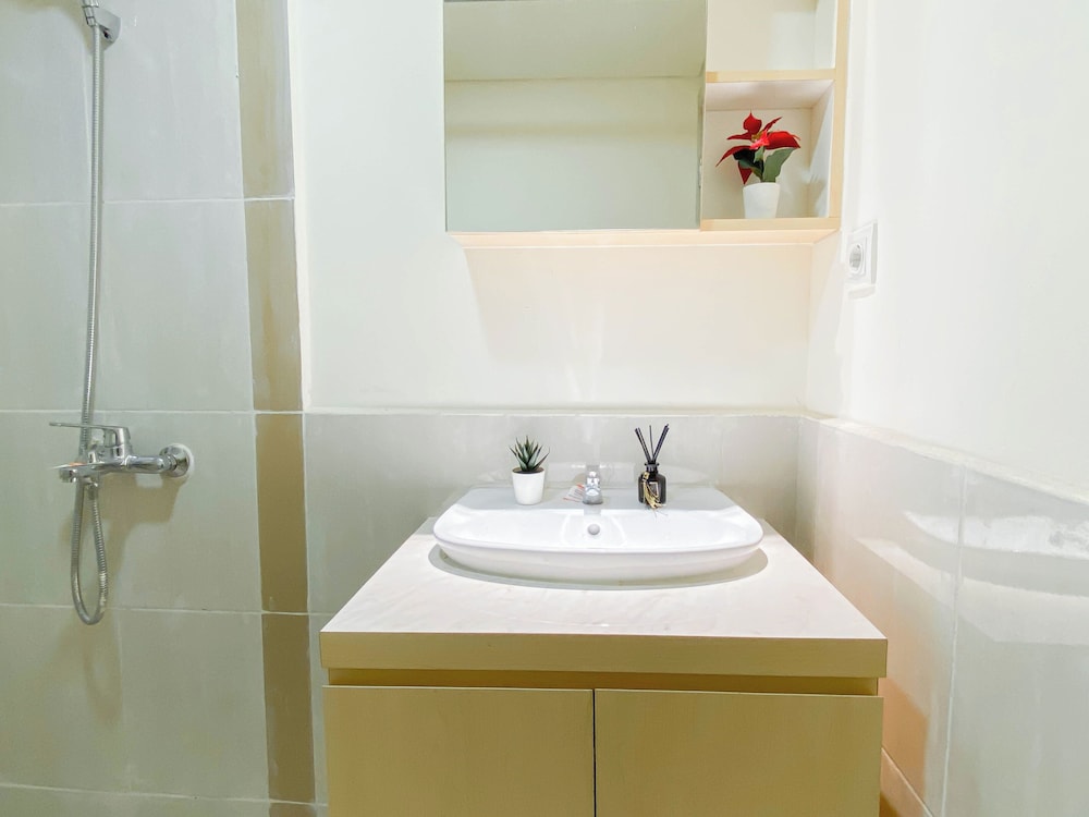 Modern Contemporary 2Br Apartment At Meikarta
