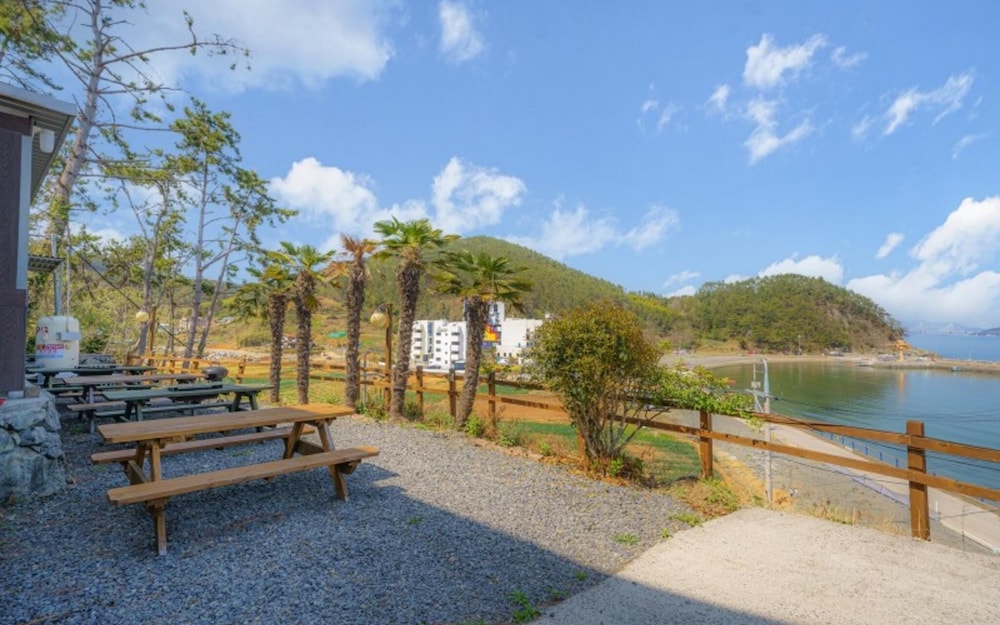 Geojedo Ocean View Dumo Mongdol Pension