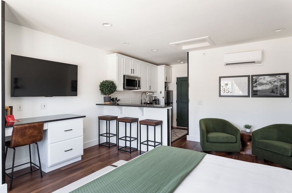 Spillway Lodges
