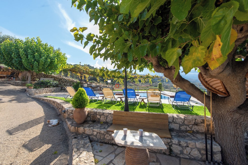 Villa Chloe With Private Pool
