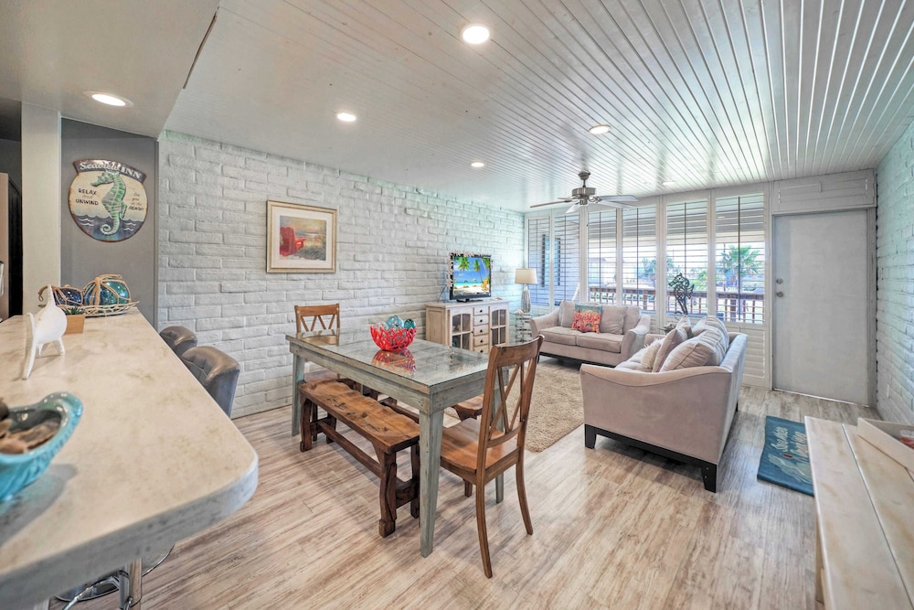 Sleeps 20 3 Condos w/ Beach Access, Pool, Tennis Courts Sea Sands Complex