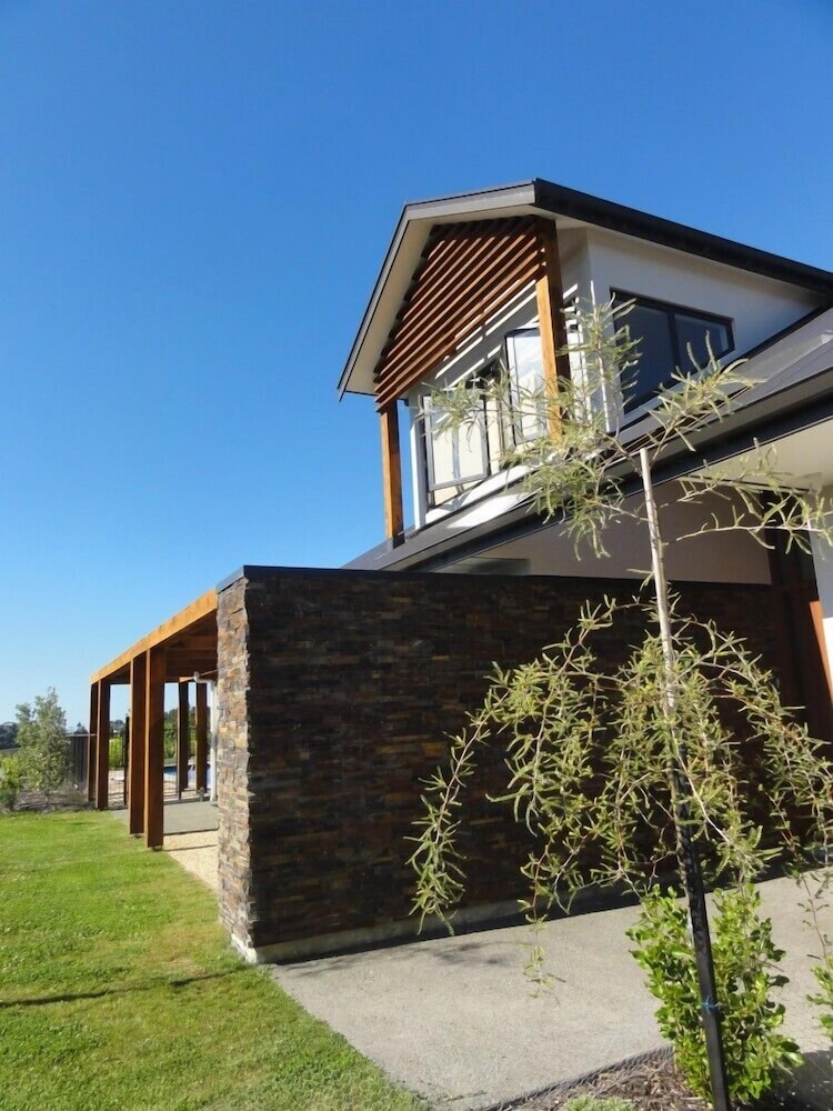 Pine Hill Lodge