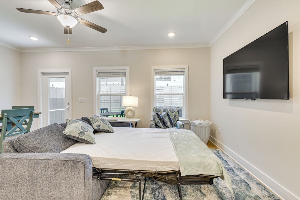 1 Mi to Sand & Surf: Townhome w/ Pool in Pcb!