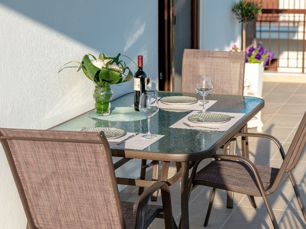 Dimi Seafront Partment by Rentals Pro