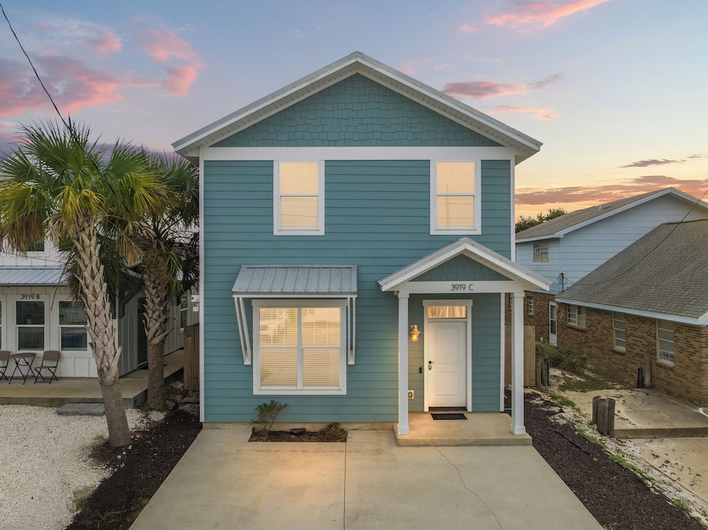 Spacious 4-bed, 3-bath Beach House Sleeps 12 for the Perfect Getaway