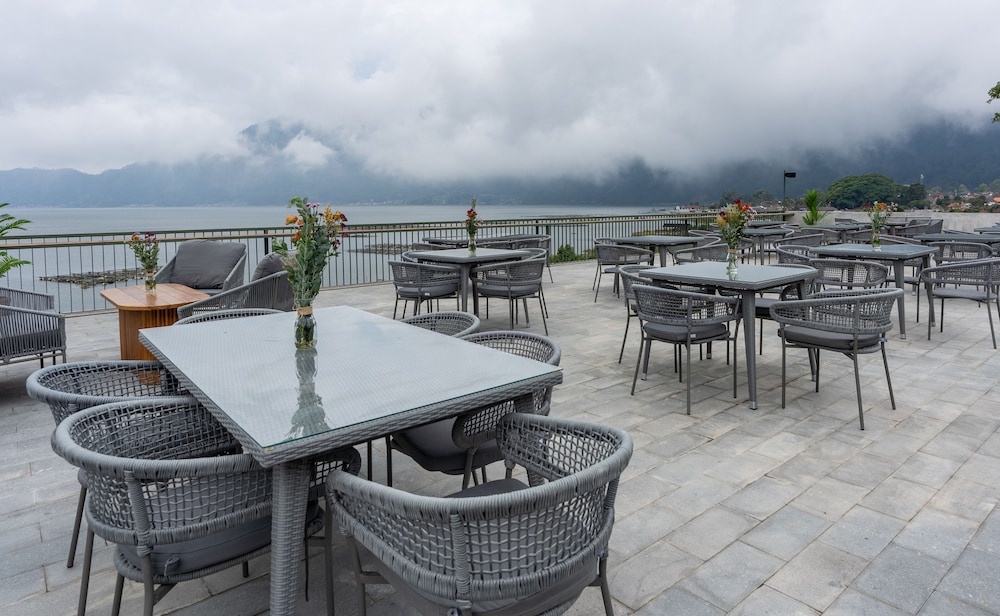 Tribhuwana Padma Lake Resort