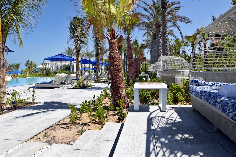 Nurai Island Resort