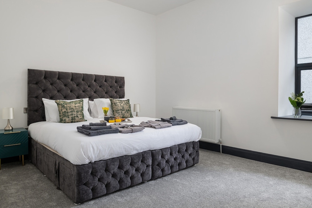 Beautiful 5 Bedroom Apartment in Capel Salem