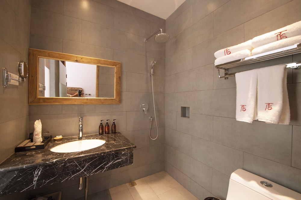 Lotus Mountain Boutique Inn