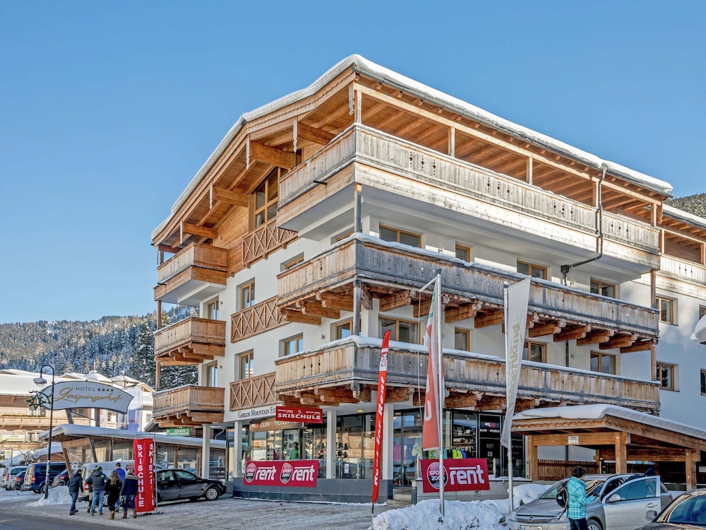 Luxurious Apartment With Sauna, Garage, Roof Terrace