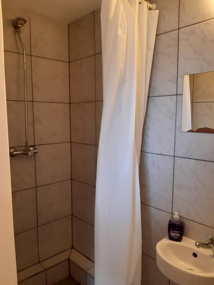 2-Rent Group Hostel Rooms&Apartments TUB19A