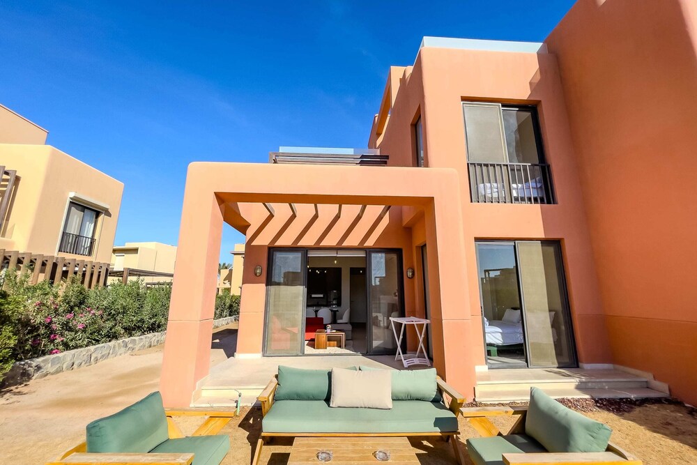 Astounding 3bdr Villa @ Tawila Pool Front