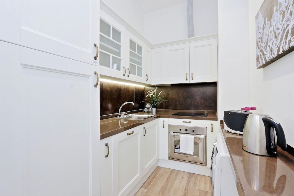 Rm-h501-pale6h3 Monti Apartments - M12