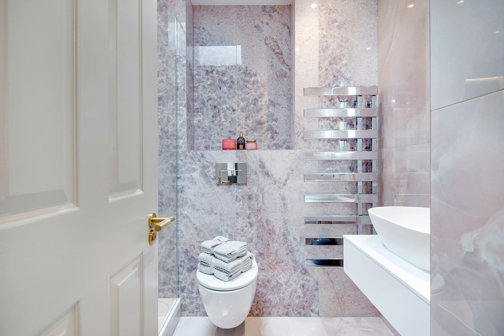 Marble Arch Suite 9-hosted by Sweetstay
