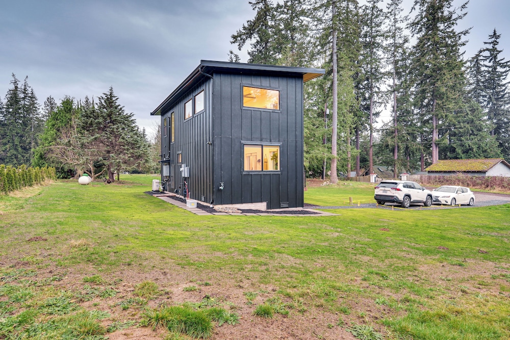 2 Mi to Warm Beach: Family Gem w/ Views