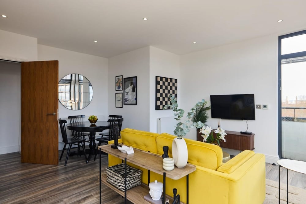The Harlesden Hideaway - Lovely 2bdr Flat With Balcony
