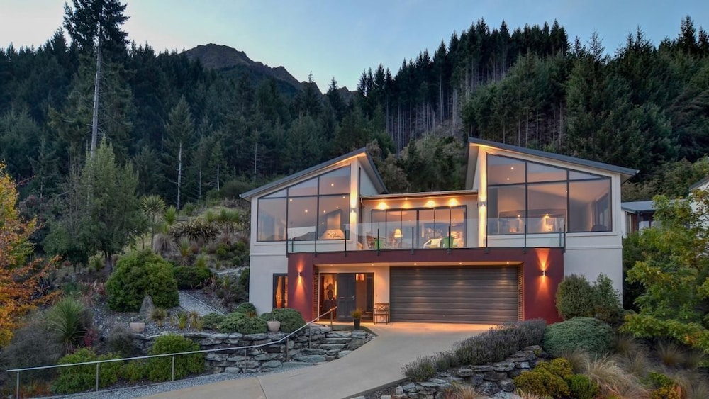 Aries Lake View Villa