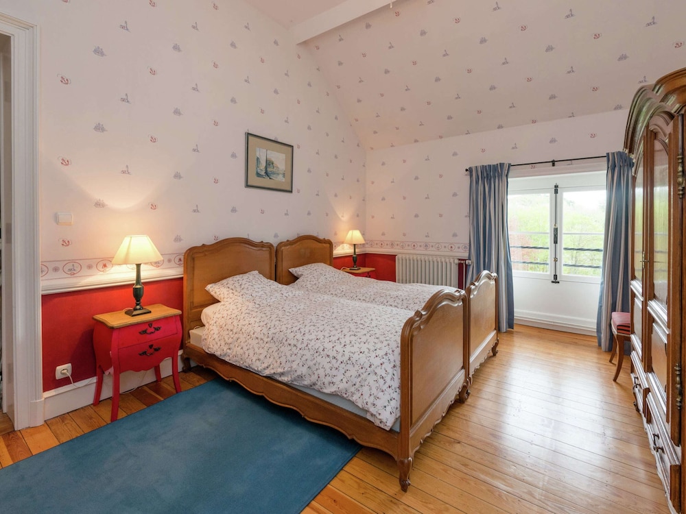 Beautiful Manor House in a Park Near Rochefort view 2