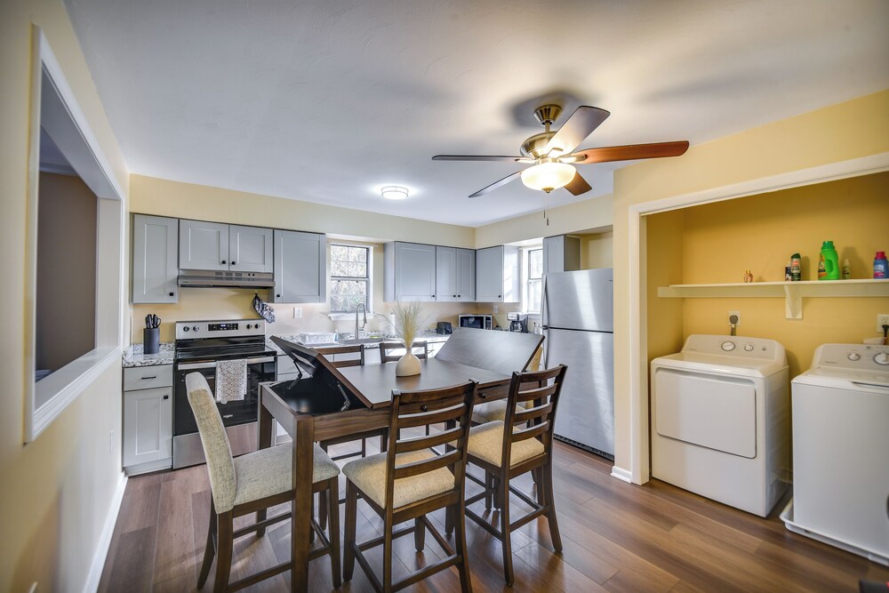 < 1 Mi to Beach! Quaint Norfolk Duplex w/ Yard