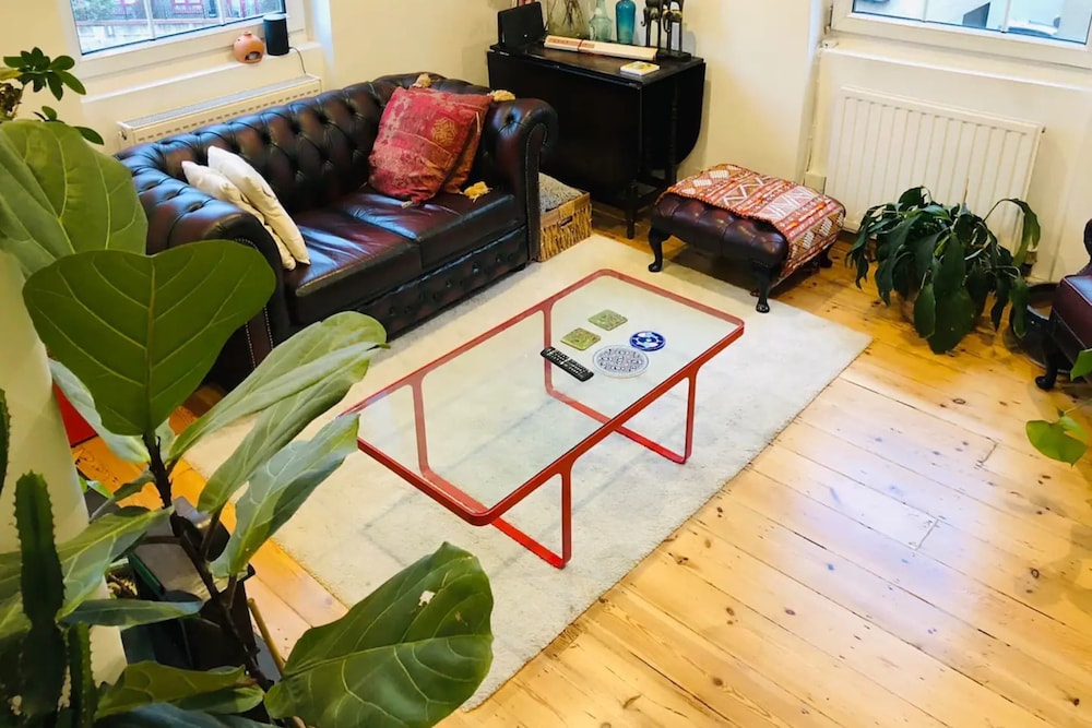 Stylish and Light 2 Bedroom Flat in Bethnal Green
