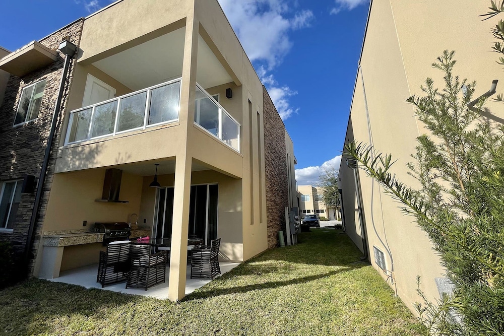 Modern Magic Village Home for 12 With Grill 3131