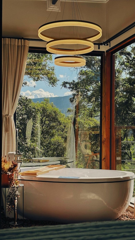 Refúgio dos Lobos com Banheira de Hidromassagem ao Lado de Alfredo Wagner - SC