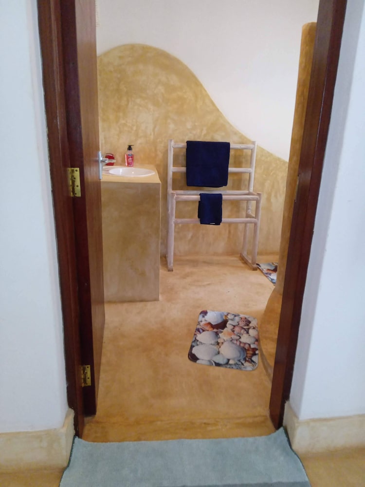 Four shells apartments diani