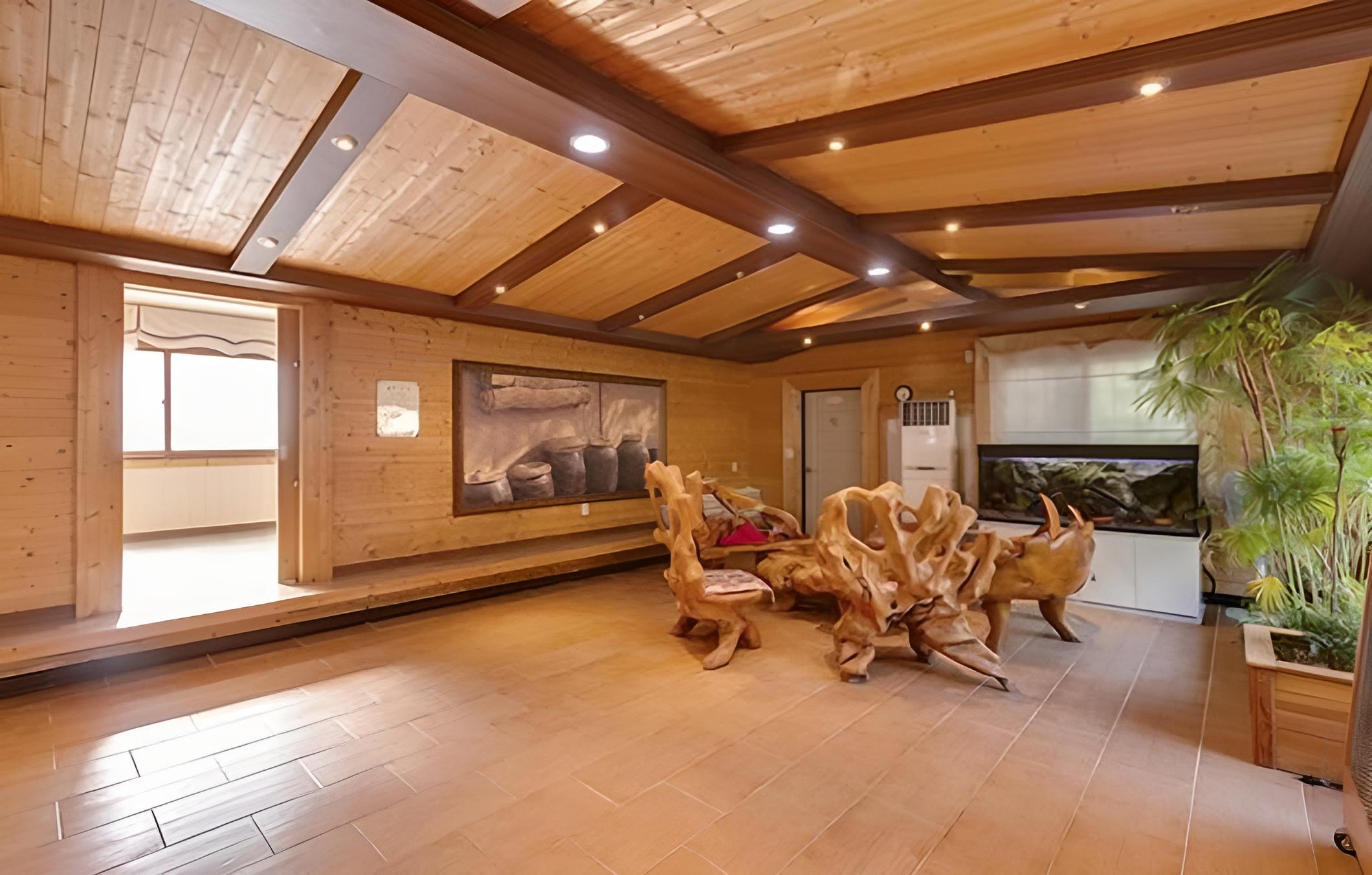 Wanju Moak Pension