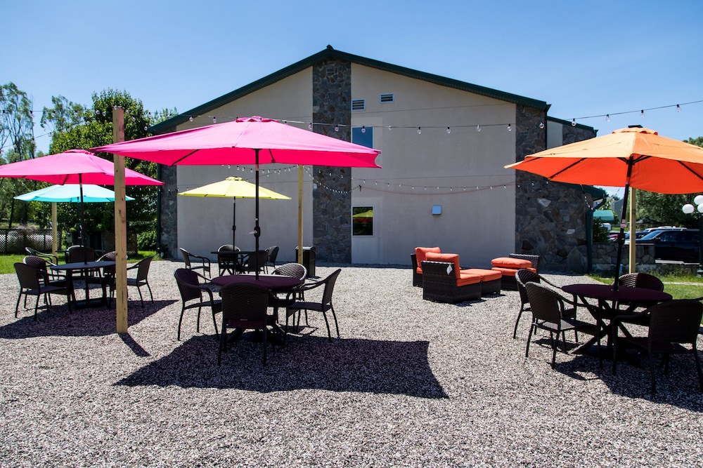 Harvest Inn - Property Image 1