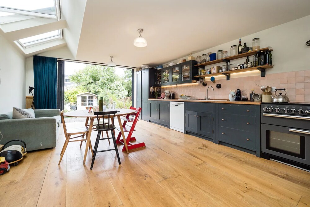 Lovely 4 Bedroom Terraced Family Home
