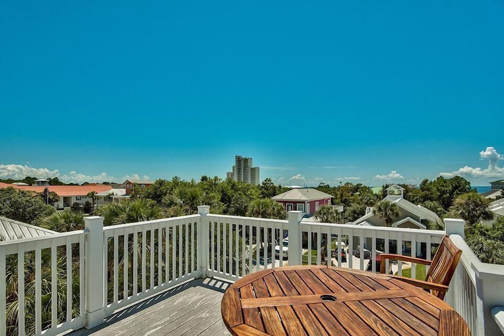 SHELL OF A GOOD TIME 3 Bedroom Holiday Home by Five Star Properties