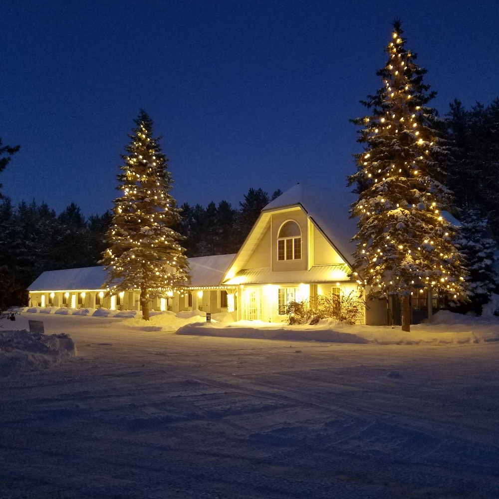 Northwoods Motel