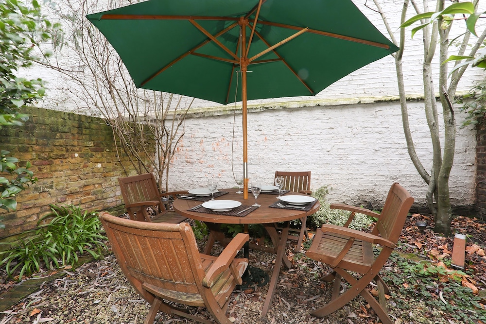 outdoor bbq area