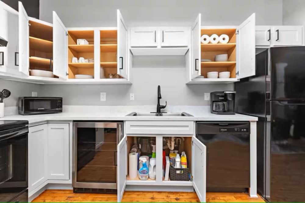 Cozy Bedroom Retreat in the Heart of Kansas City