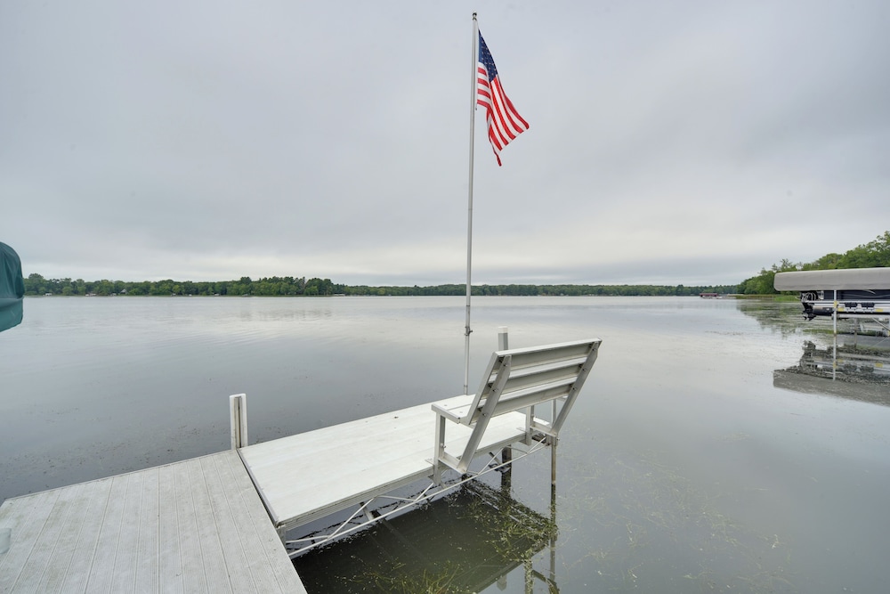 Boat Dock, BBQ & Fireside Fun: Clam Lake Cabin