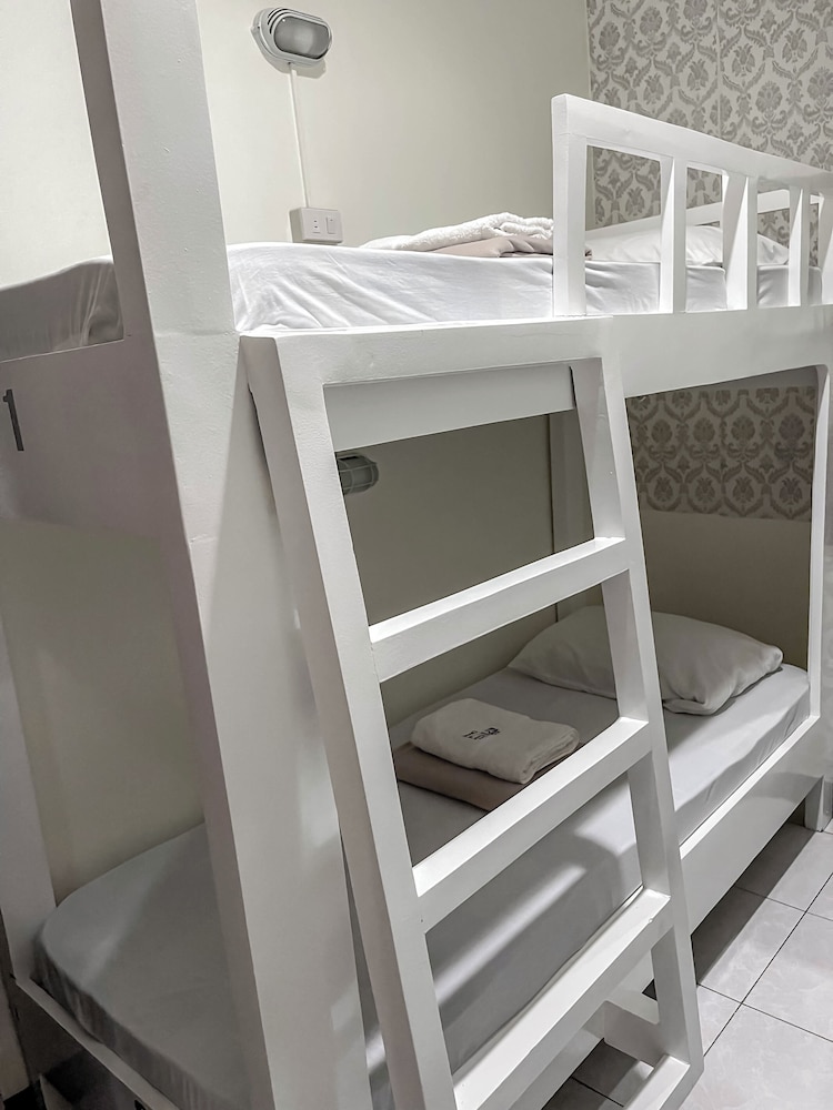 Davao Hub Dormitel Bed & Breakfast