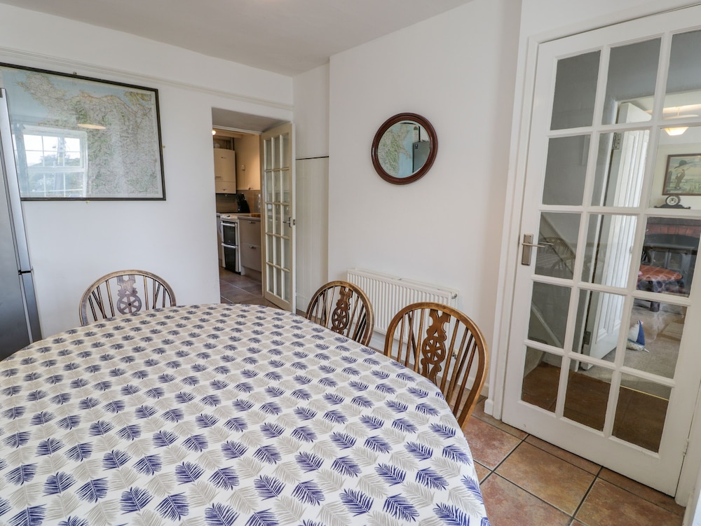 6 Glyn Terrace