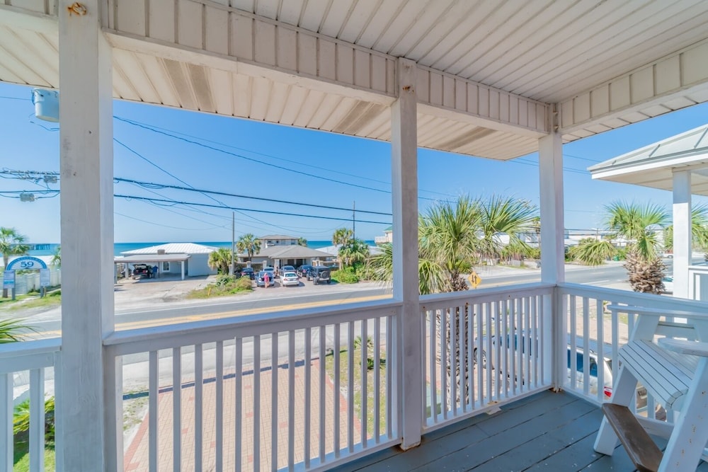 Paradise By The Pier 2 Bedroom Home by RedAwning view 5