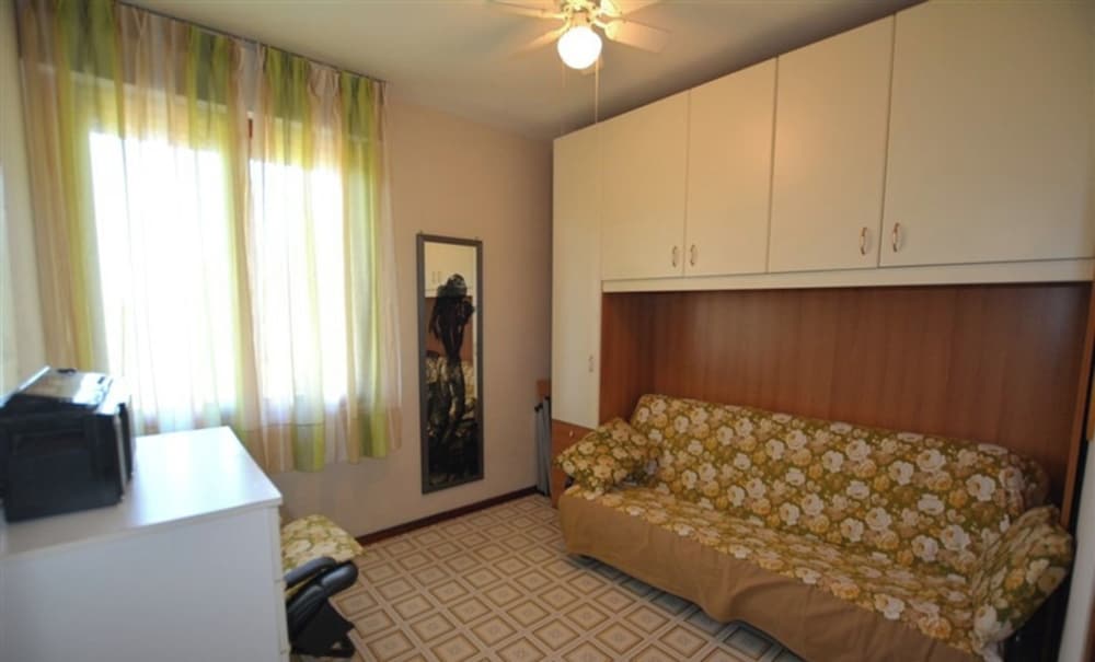 Comfortable Flat for 6 Guests in a Residence With Common Pool in Lignanoriviera