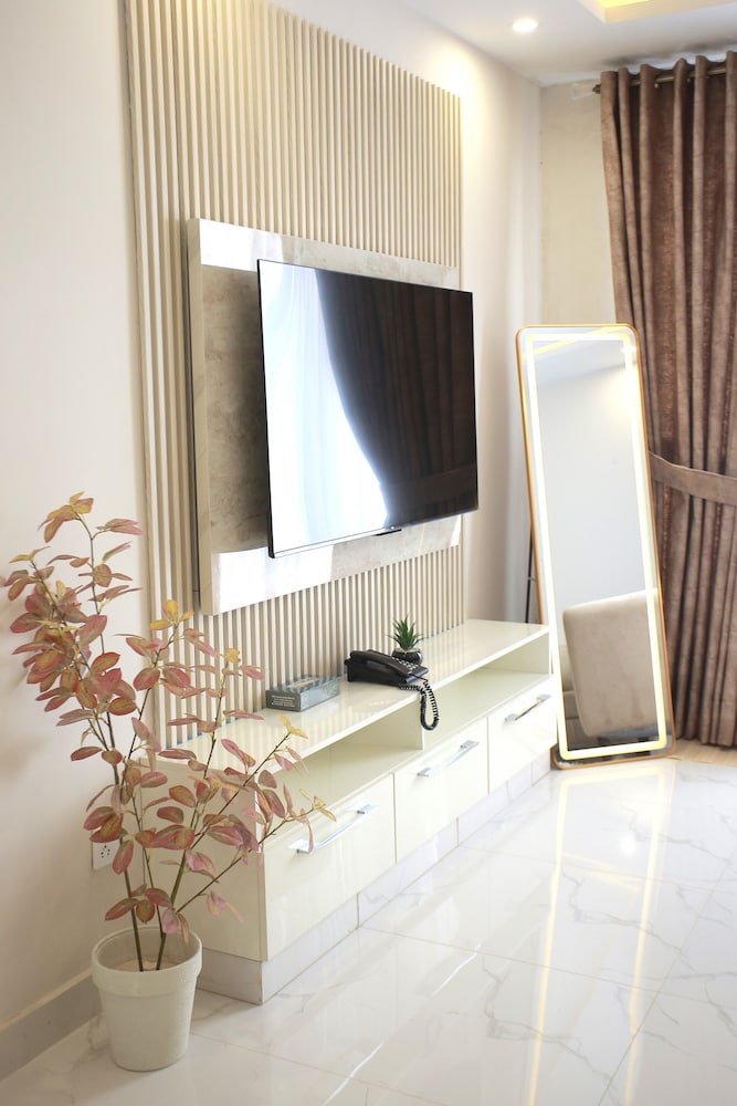 ZAR Luxury Suites Murree
