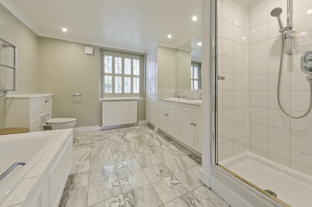 Fabulous 3 Bed Flat Chelsea