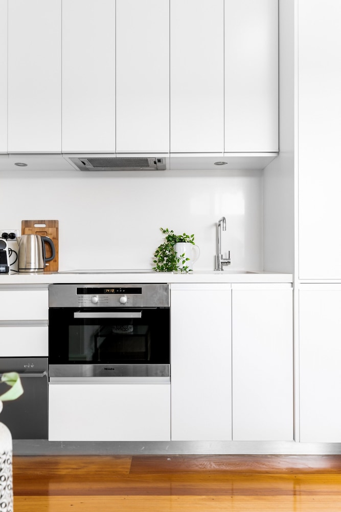 Designer Styled Studio in Central Trendy Glebe