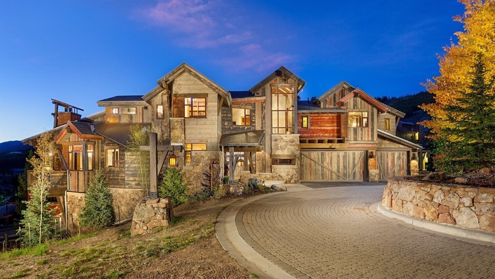 Breck_a_mine_shaft