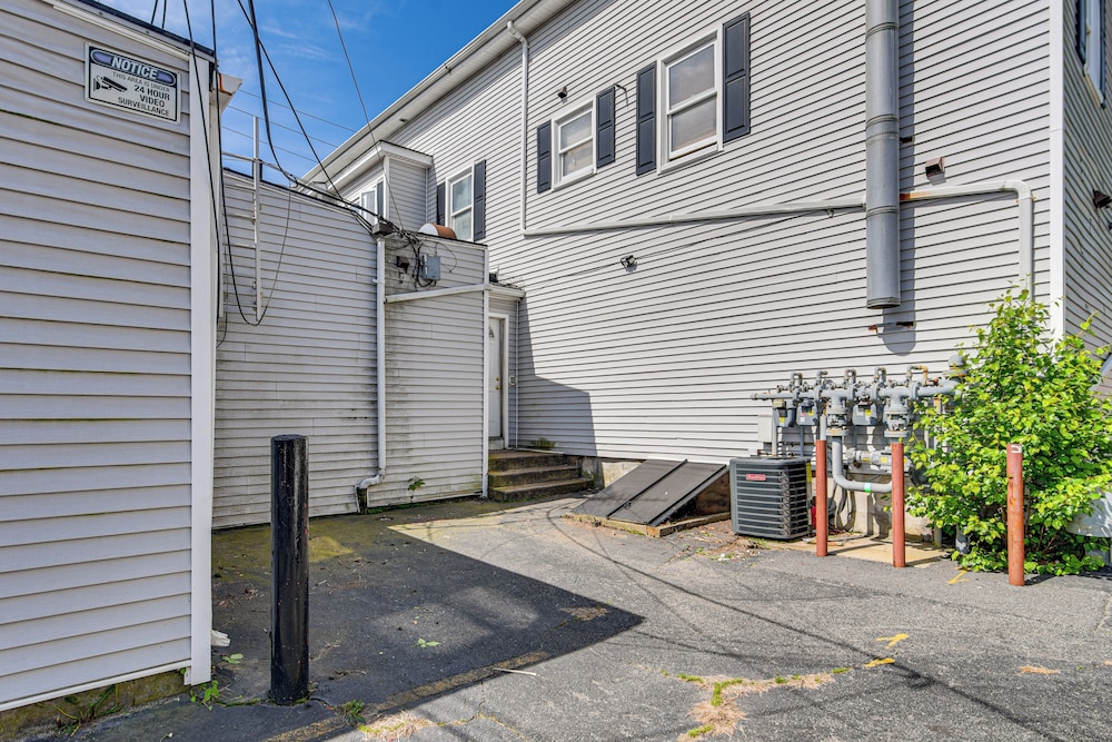 2 Mi to Waterfront: Walkable Fall River Apartment!