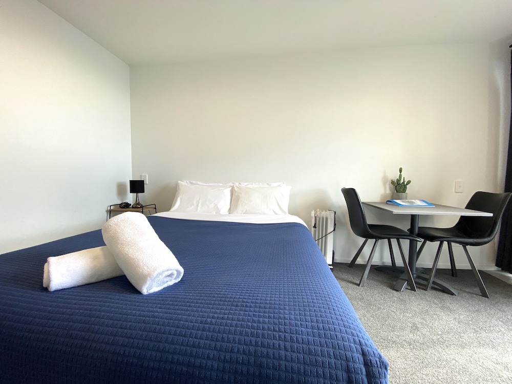Galaxy Lake View 2 Bedrooms view 3