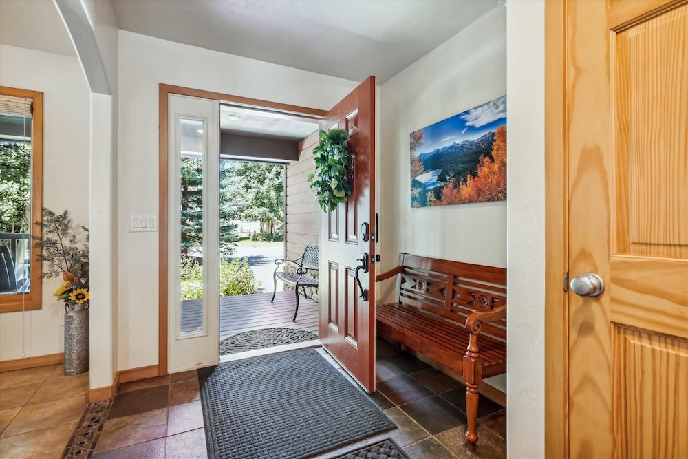 Legend Lake Lookout 4 Bedroom Home