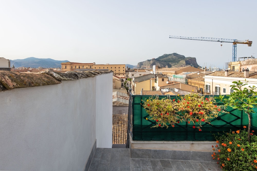 Alloro House With Terrace